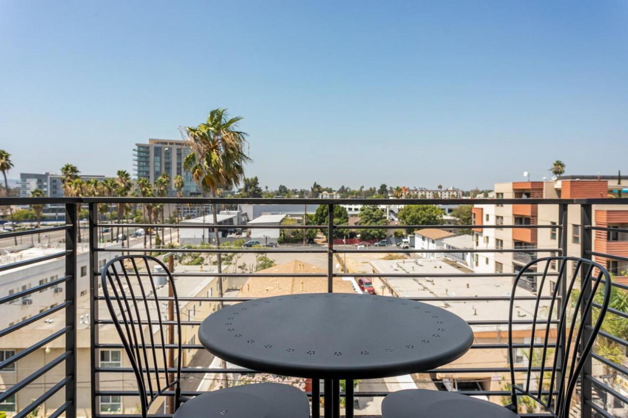 North Hollywood 1br W Gym Pool Roof Nr Metro Lax-853